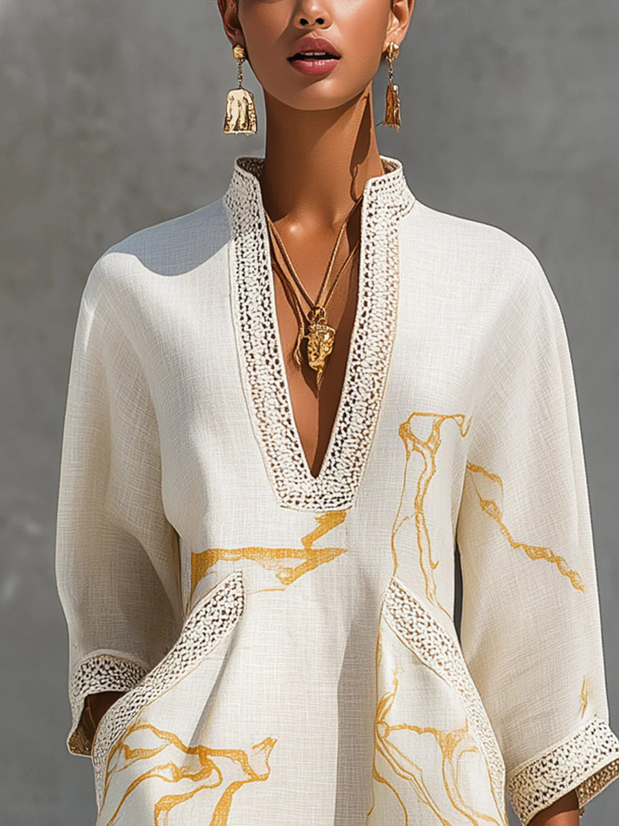 Renata | Vestido corto de encaje con estampado dorado y escote en V