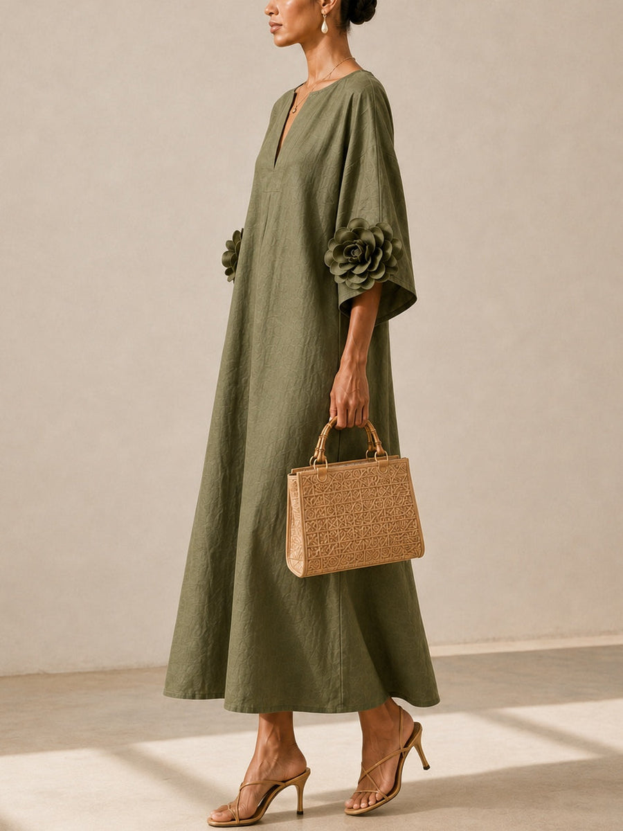 Emma | Vestido midi verde oliva con escote en V y detalle de camelia