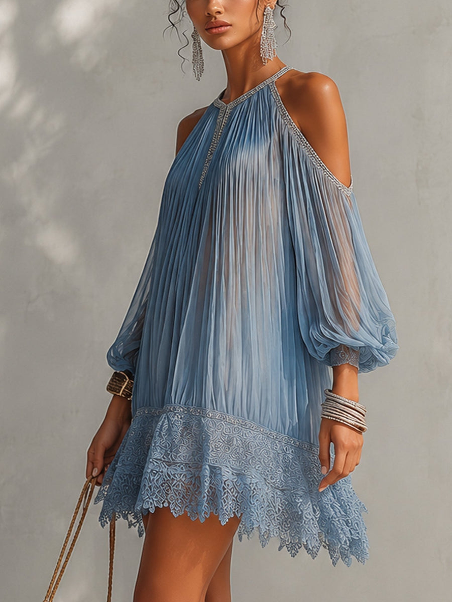 Bleuette | Vestido corto azul fruncido con hombros descubiertos y bajo de encaje