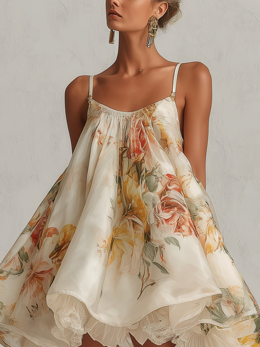 Béatrice | Vestido corto beige línea A de organza floral con borde de encaje