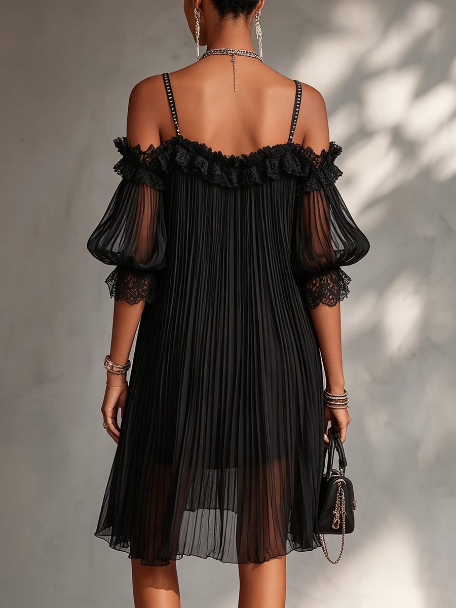 Léonie | Vestido corto negro con hombros descubiertos y borde de encaje