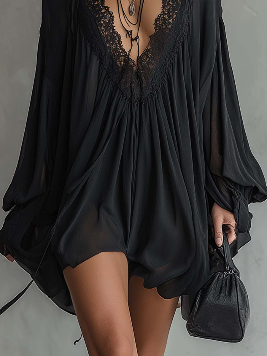 Cassandre | Vestido corto de gasa negra con cuello de encaje