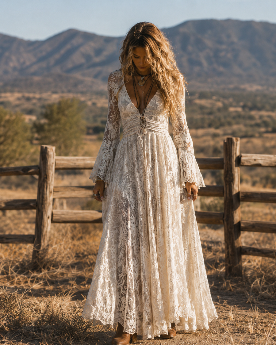 Allegra | Vestido maxi de encaje con mangas campana, marfil