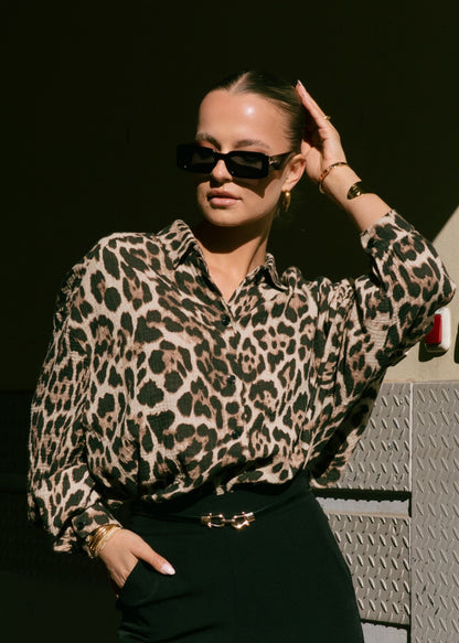 Regina | Blusa oversize de muselina estampado leopardo · Beige claro