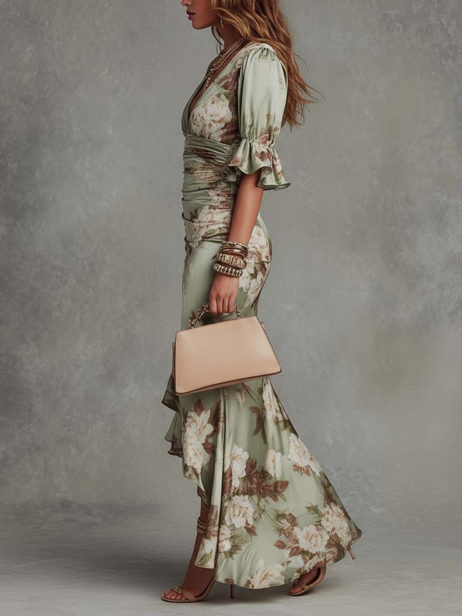 Sage | Vestido largo de satén verde con mangas campana