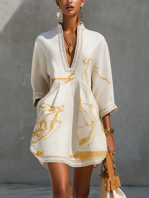 Renata | Vestido corto de encaje con estampado dorado y escote en V