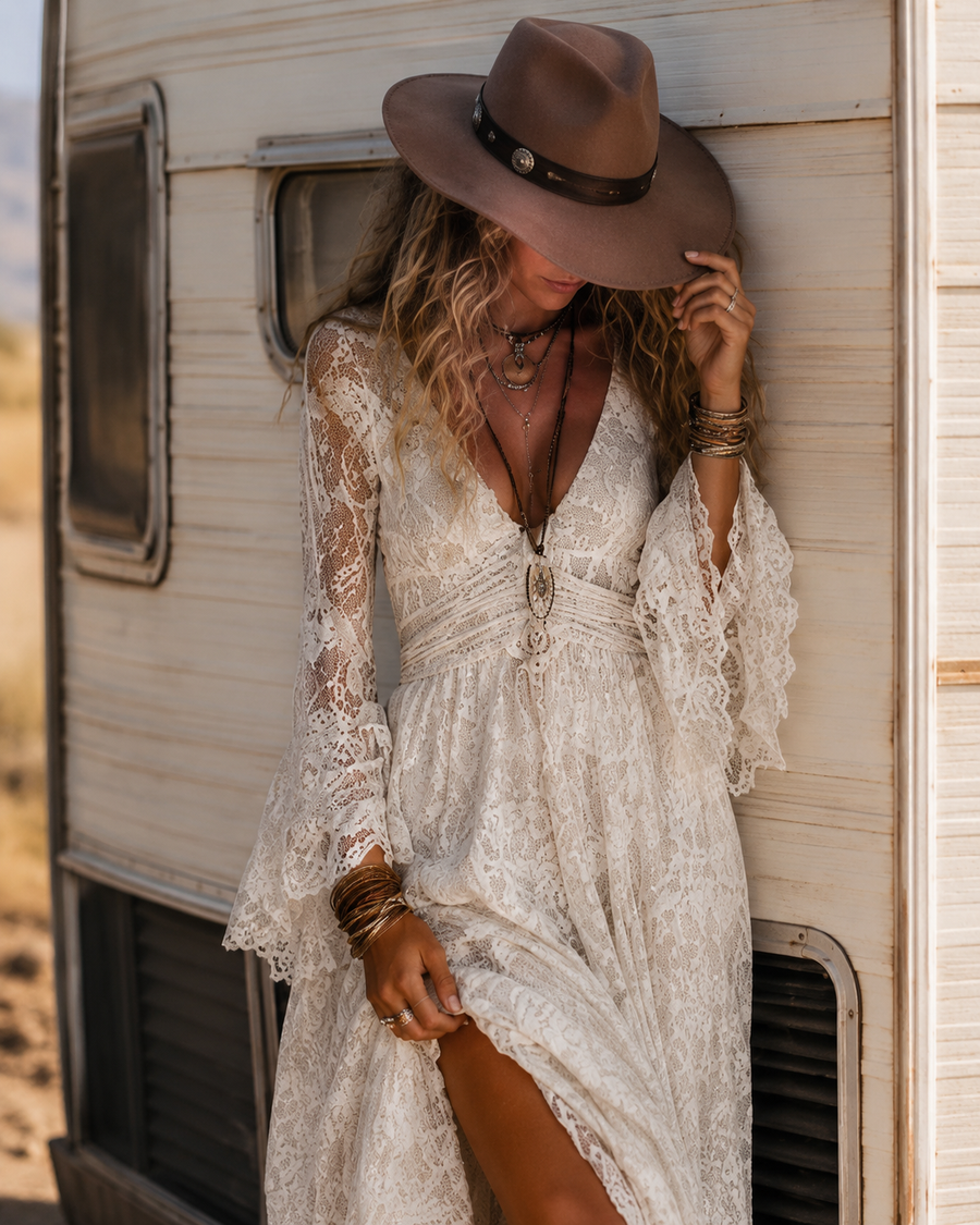 Allegra | Vestido maxi de encaje con mangas campana, marfil