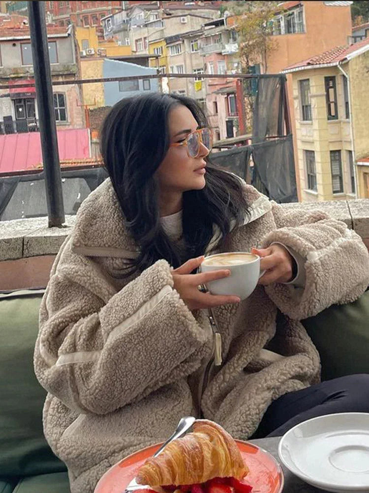 Silvana | Chaqueta Teddy Oversize de Cuello Alto