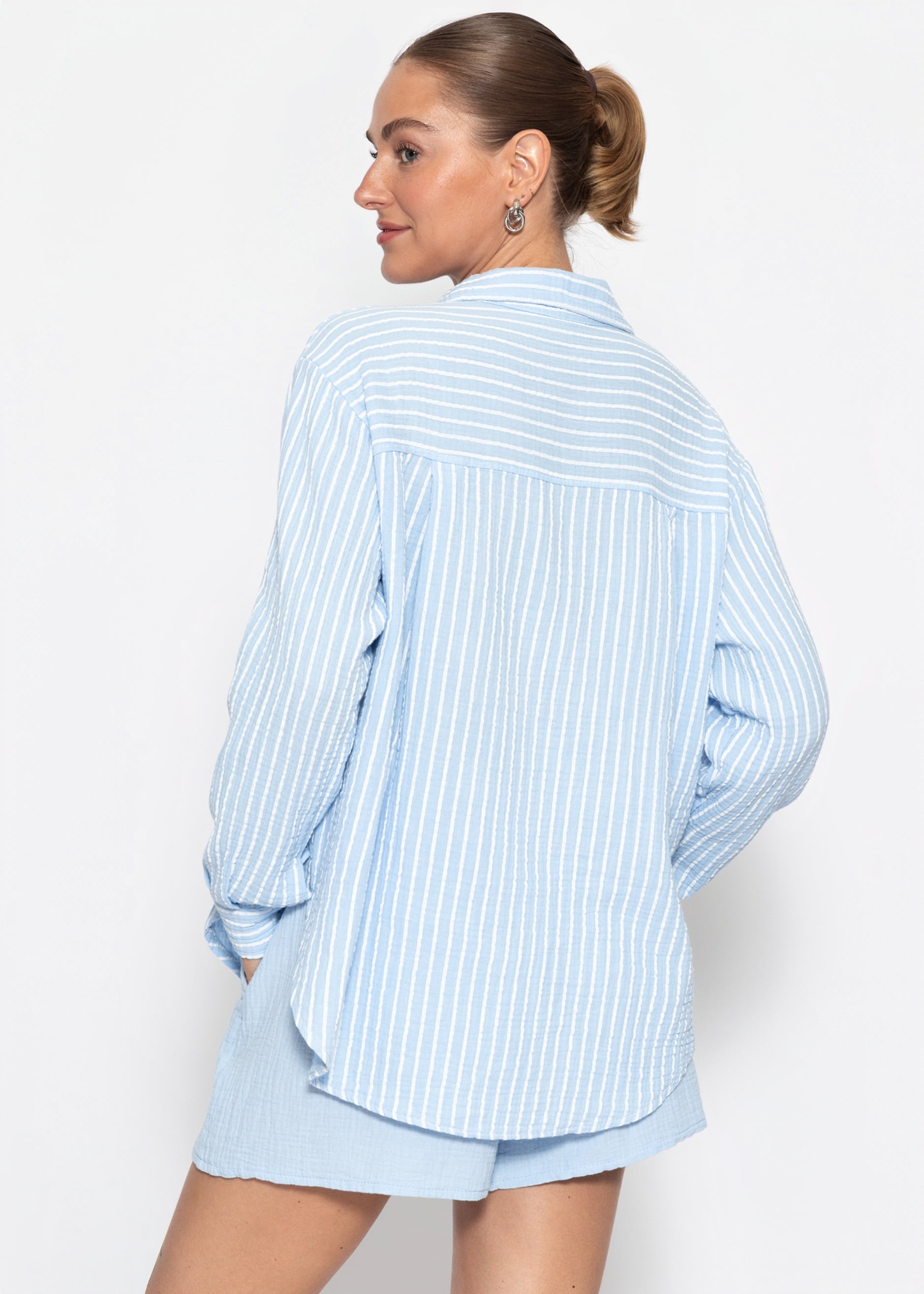 Rania | Blusa de muselina a rayas · Azul claro