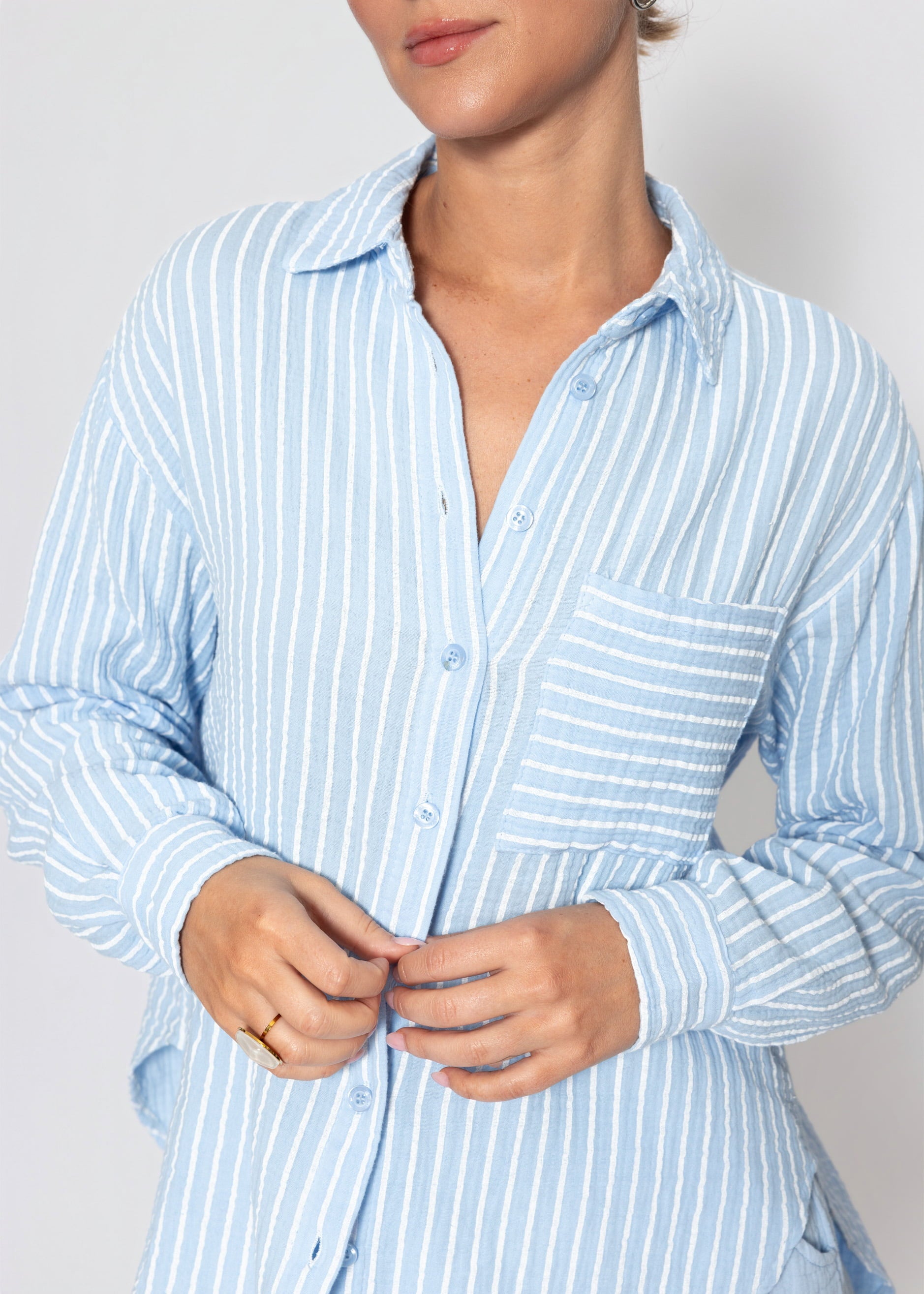 Rania | Blusa de muselina a rayas · Azul claro