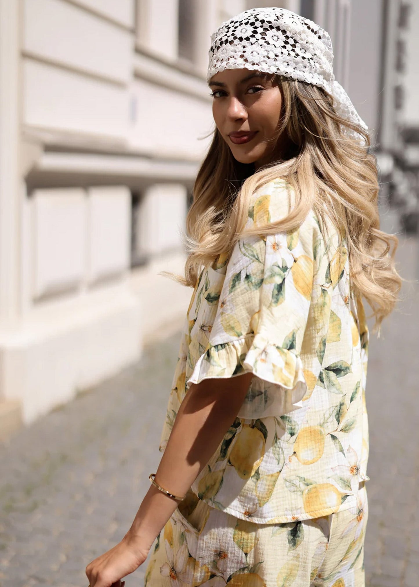 Clara | Blusa de muselina estampado de limones · Amarillo