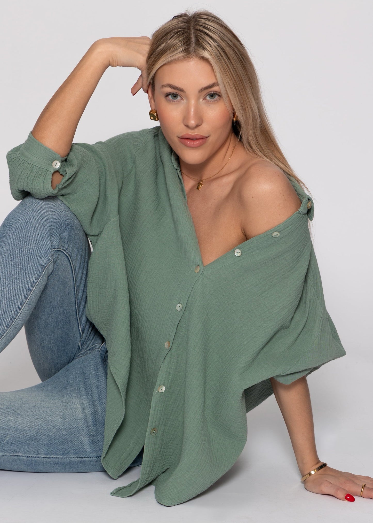 Emma | Blusa oversize de muselina · Verde salvia