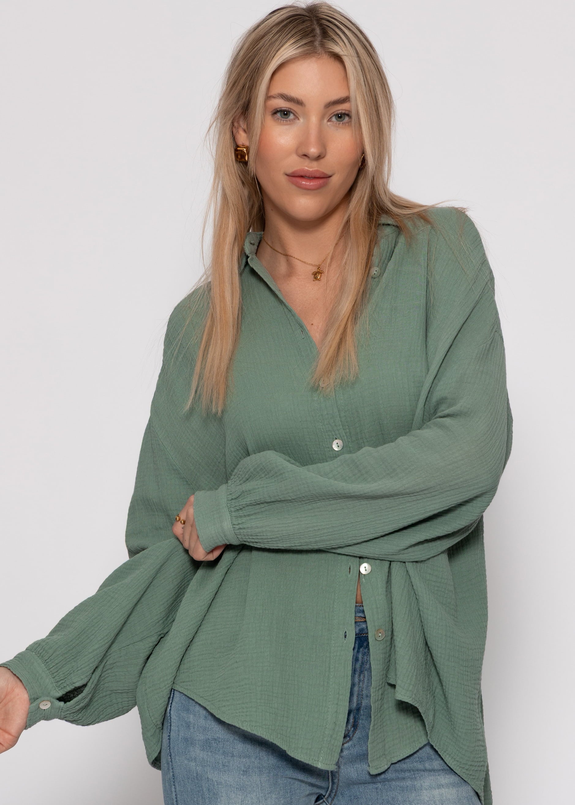 Emma | Blusa oversize de muselina · Verde salvia