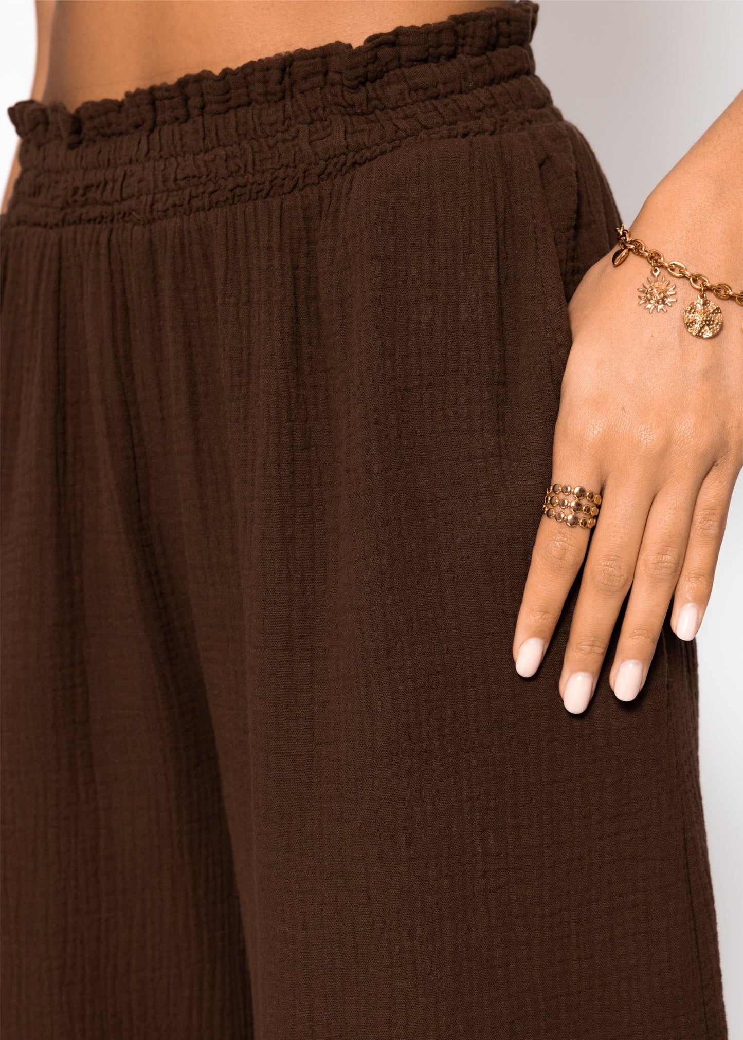 Malva | Pantalón de pernera ancha de muselina · Marrón