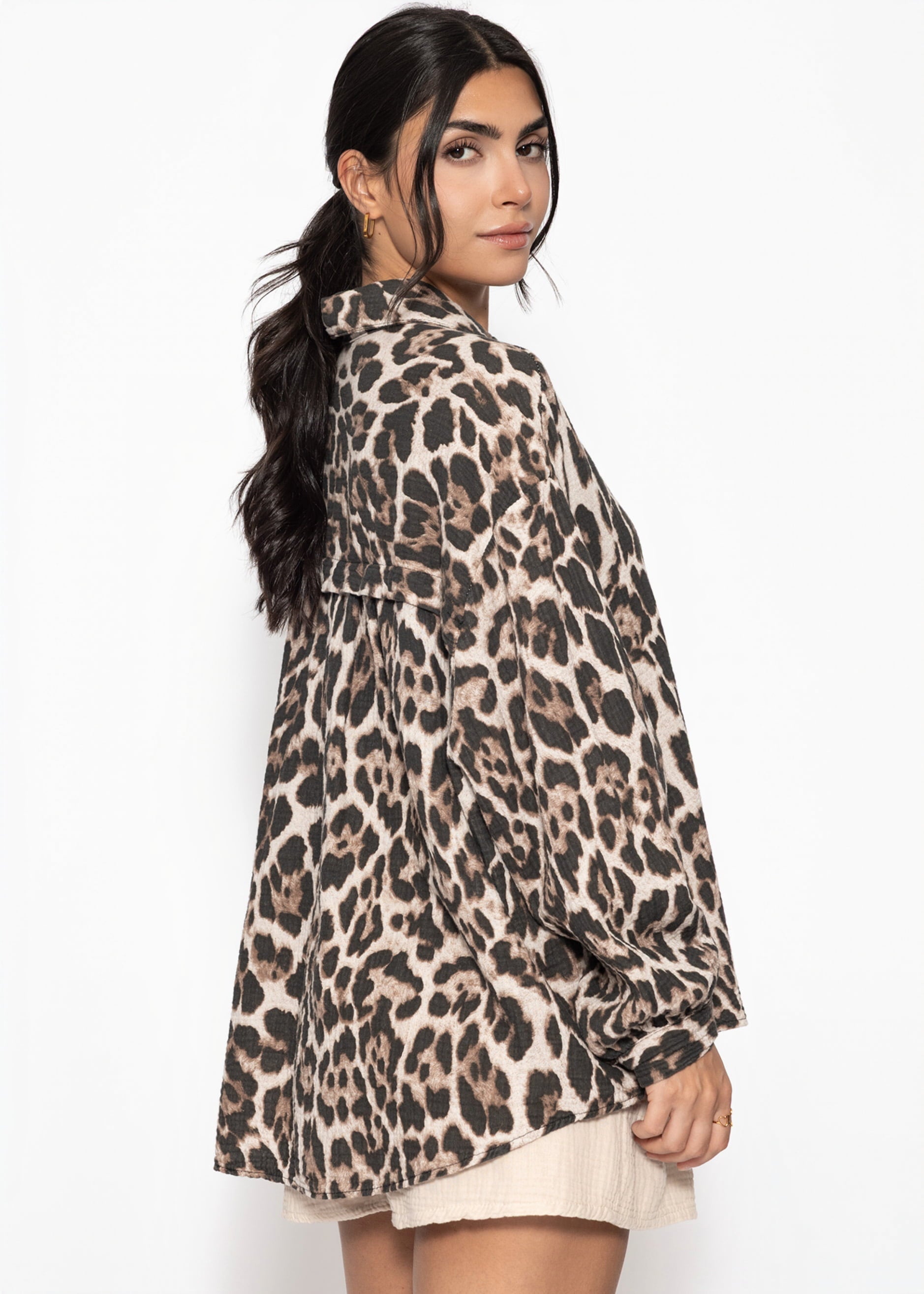 Regina | Blusa oversize de muselina estampado leopardo · Beige claro