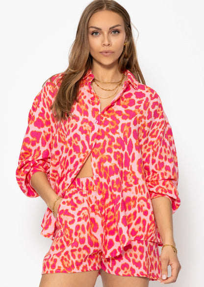Regina | Blusa oversize de muselina estampado leopardo · Fucsia