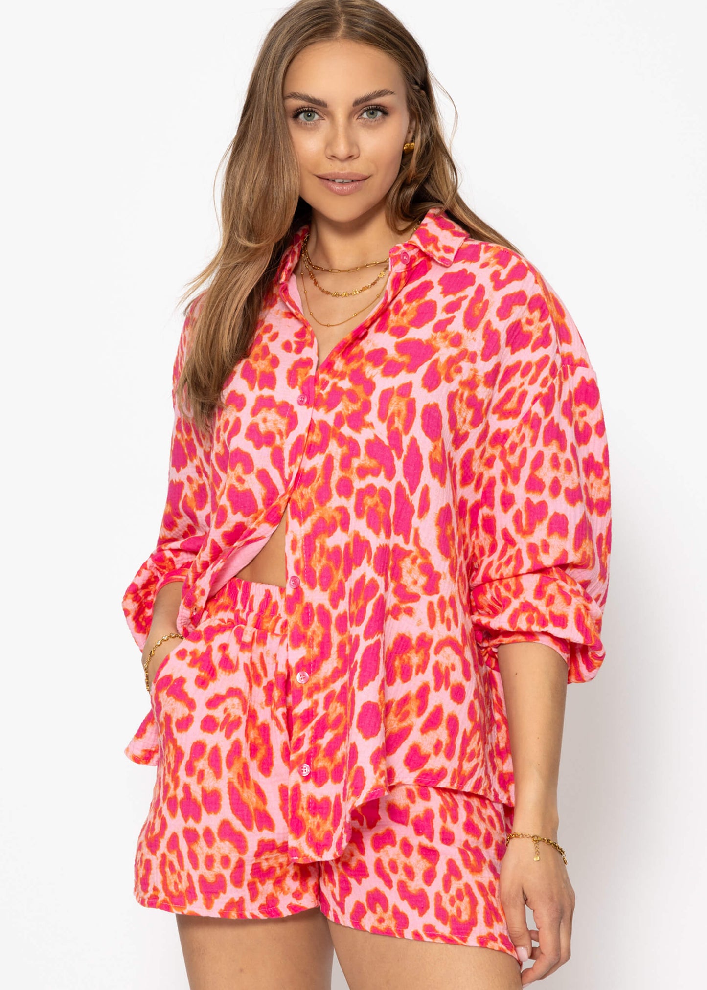 Regina | Blusa oversize de muselina estampado leopardo · Fucsia