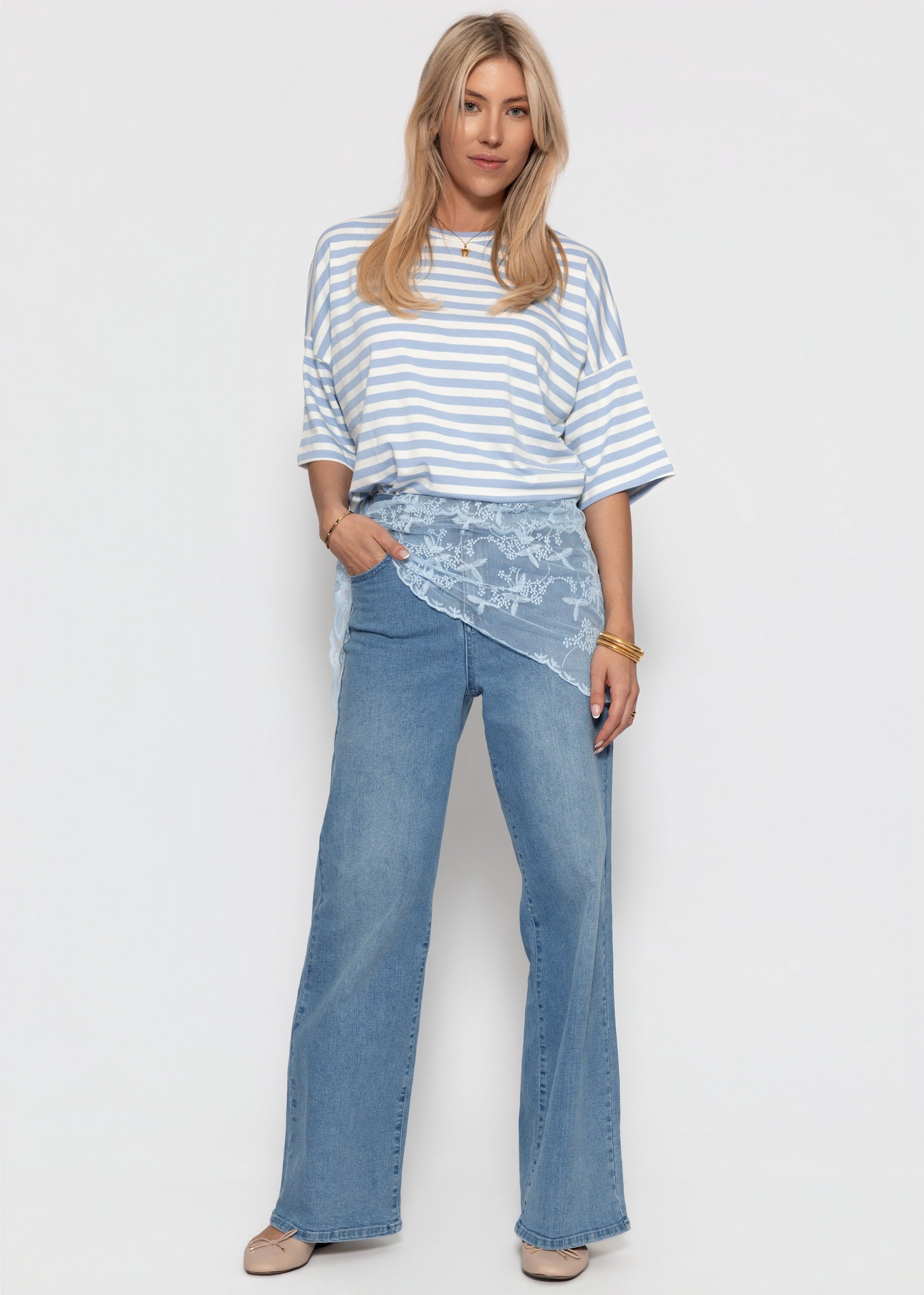Edurne | Camiseta oversize a rayas · Azul y blanco