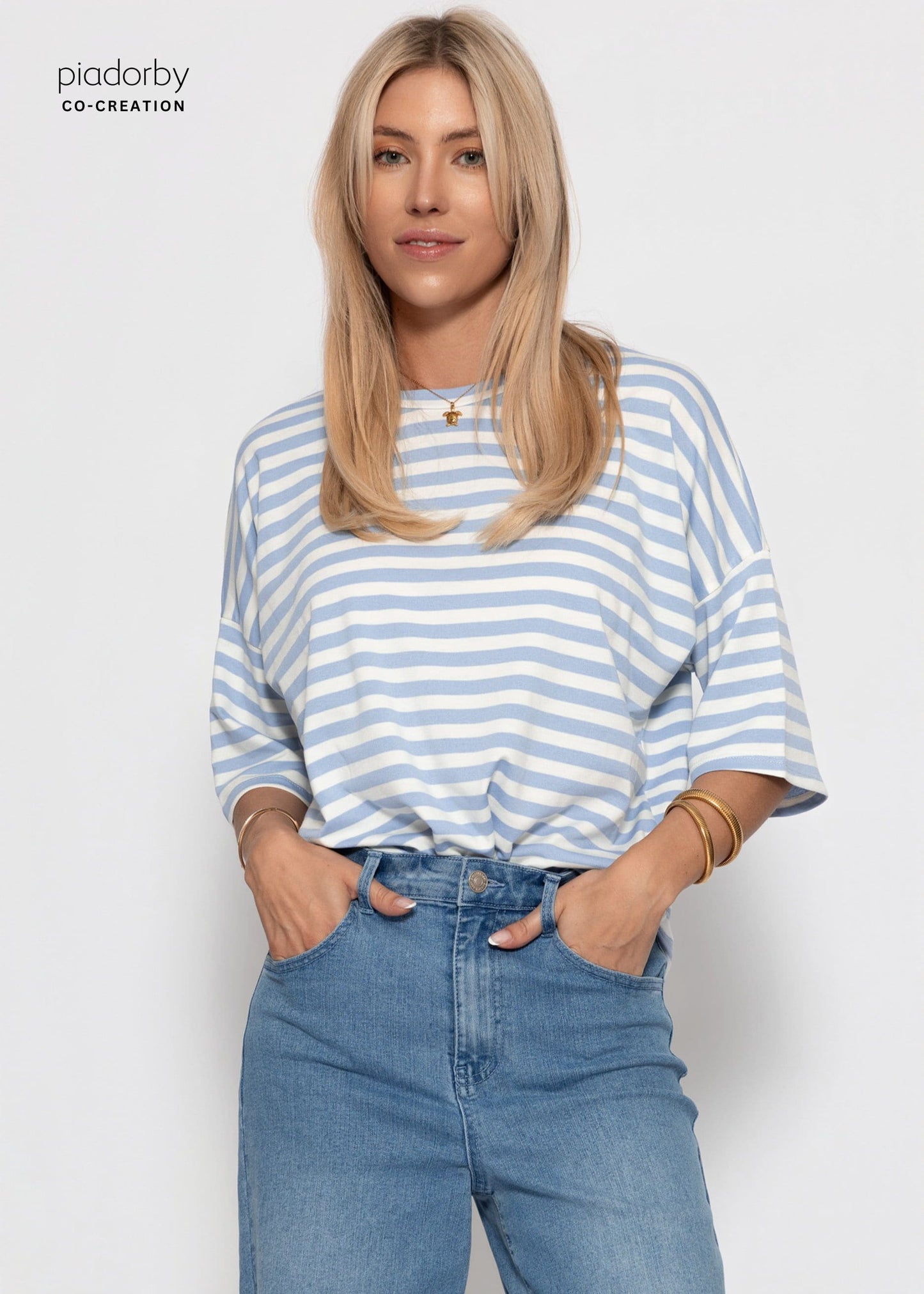 Edurne | Camiseta oversize a rayas · Azul y blanco