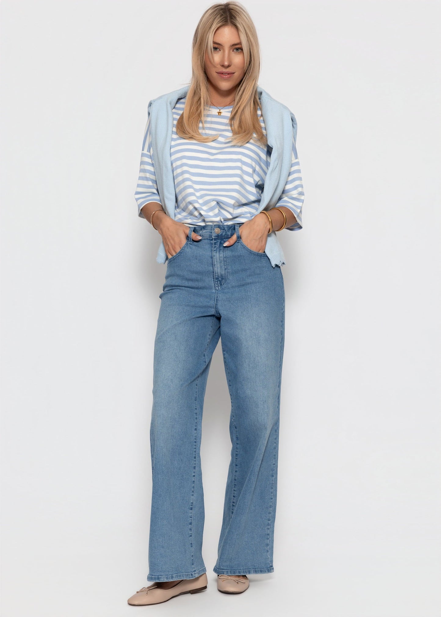 Edurne | Camiseta oversize a rayas · Azul y blanco