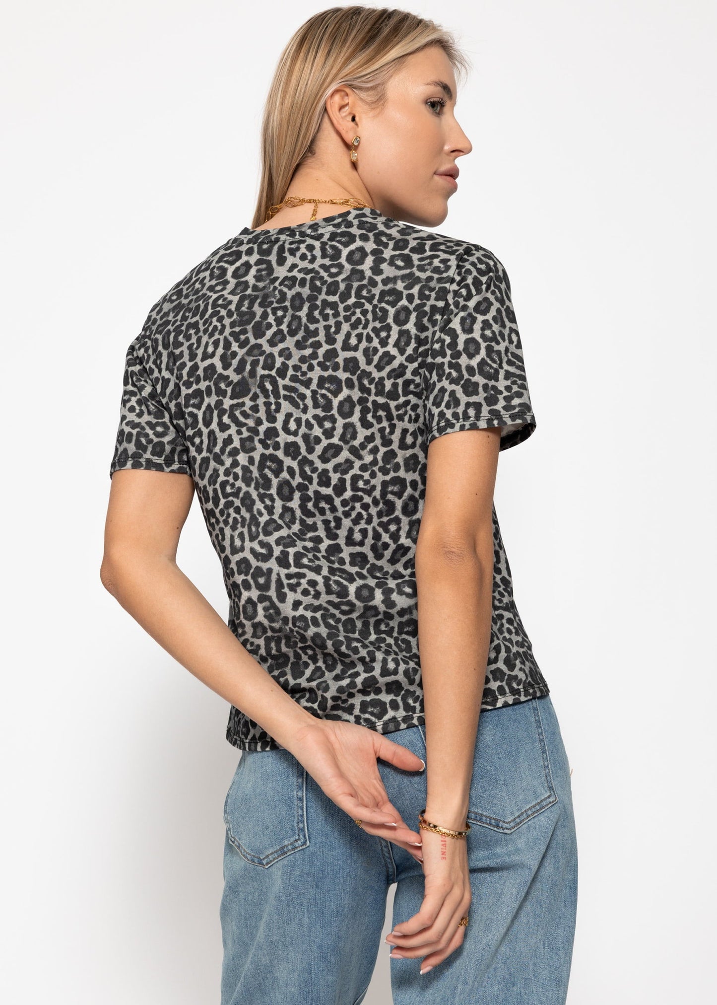 Perla | Camiseta estampado leopardo · Gris